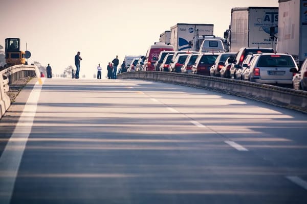 Дачный исход-2026: почему воскресные пробки на трассах бьют рекорды в конце августа